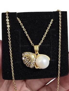 South Sea Pearl Shell Pendant Necklace - Classic Women’s Jewelry